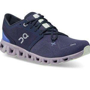Women’s On Cloud X 3 Training Shoe Navy size 7